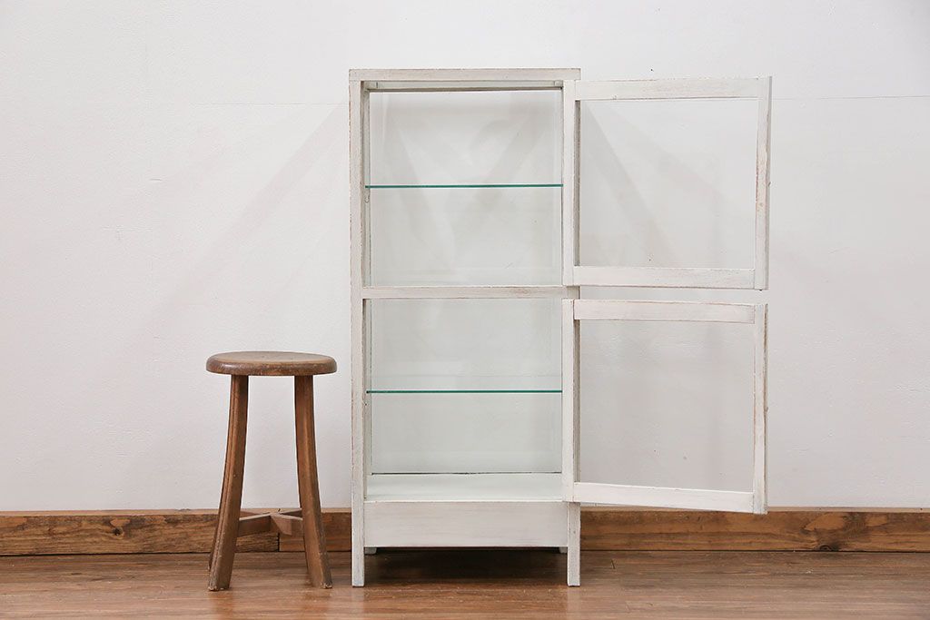 アンティーク家具　アンティークペイント 古いパン屋の縦型ガラスケース(ショーケース)