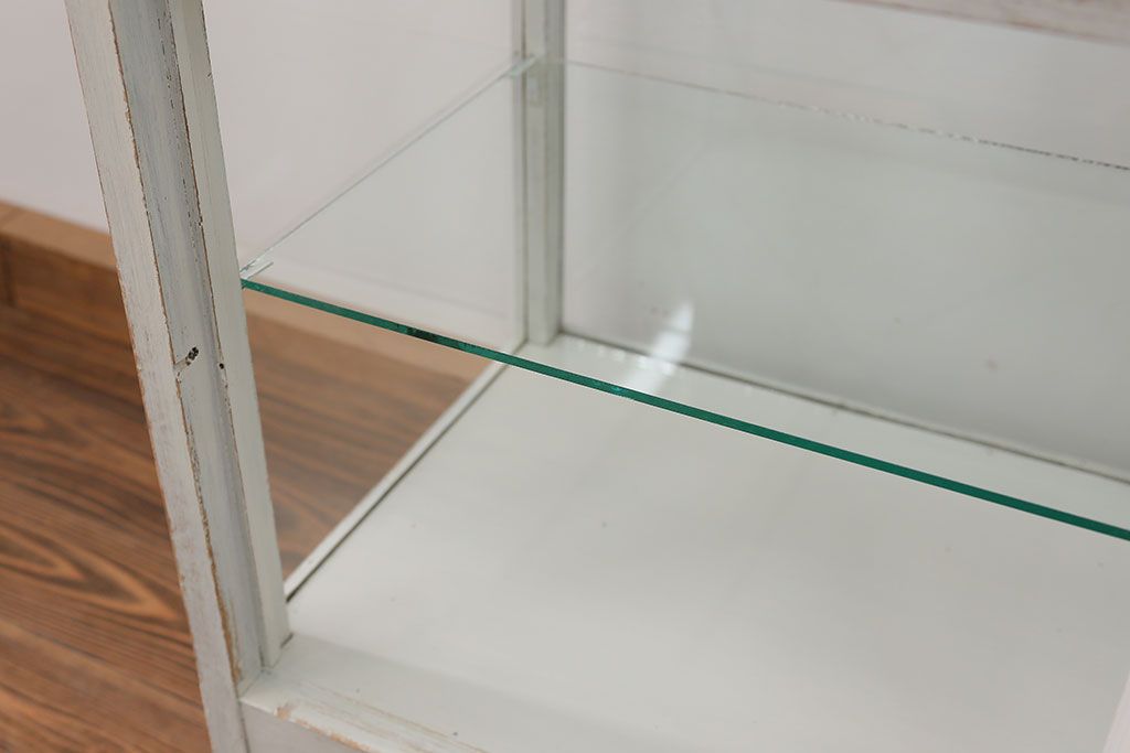 アンティーク家具　アンティークペイント 古いパン屋の縦型ガラスケース(ショーケース)