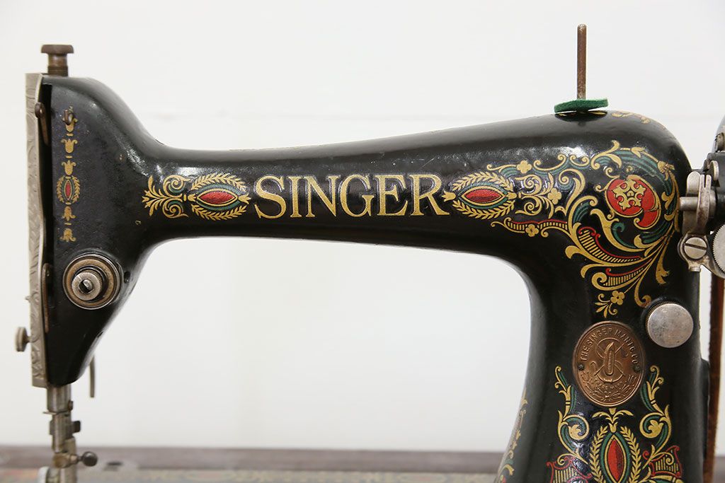 アンティーク雑貨　アンティーク 3連引き出しの上位モデル 足踏みシンガーミシン(SINGER)