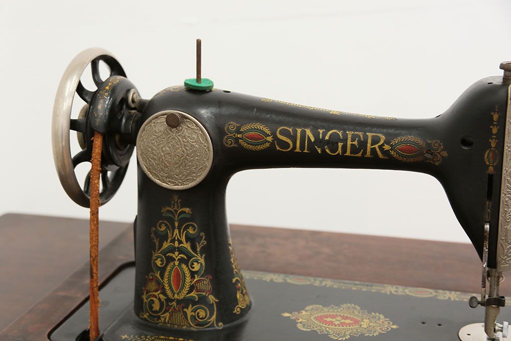 アンティーク雑貨　アンティーク 3連引き出しの上位モデル 足踏みシンガーミシン(SINGER)