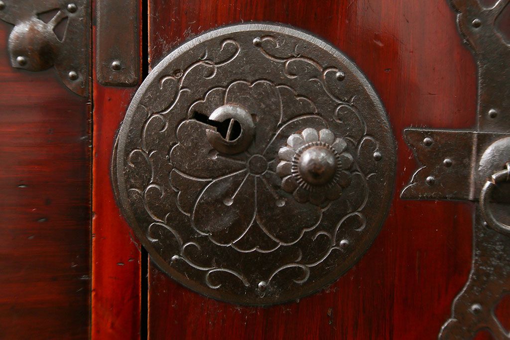 アンティーク家具　古民具・骨董 前面栗材の二段重ね米沢箪笥(時代箪笥)