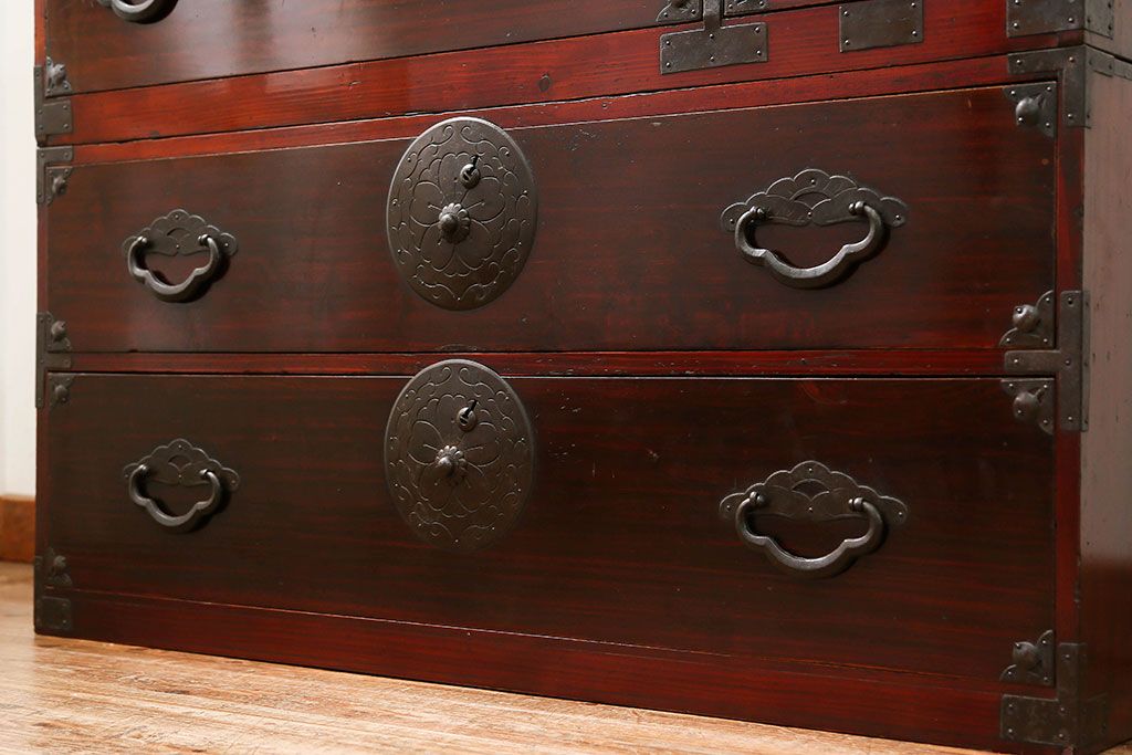 アンティーク家具　古民具・骨董 前面栗材の二段重ね米沢箪笥(時代箪笥)