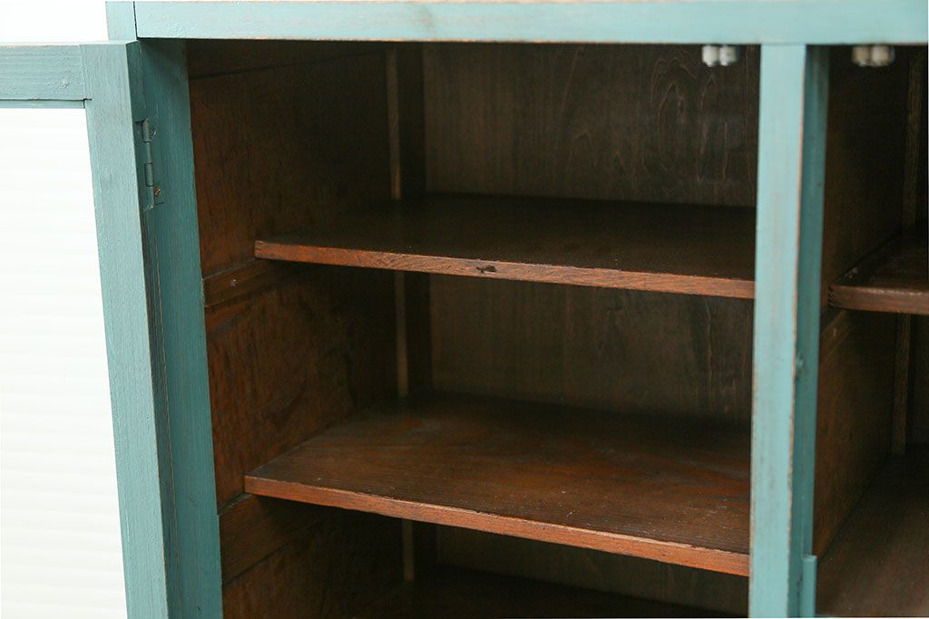 アンティーク家具　アンティークペイント　モールガラス入り食器棚(キッチンキャビネット、収納棚)