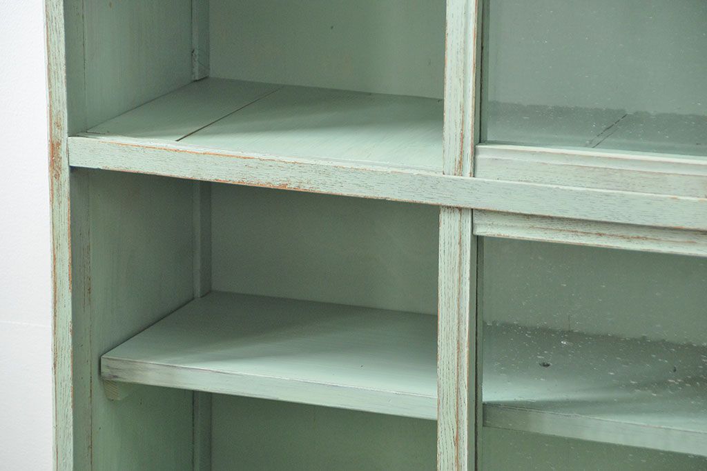 アンティーク家具　アンティークペイント　気泡ガラス入りのかわいい食器棚(カップボード、収納棚)