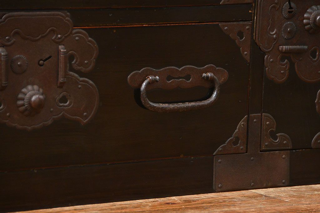アンティーク家具　古民具・骨董 シックな庄内箪笥ローボード(2)(ローチェスト、時代箪笥)