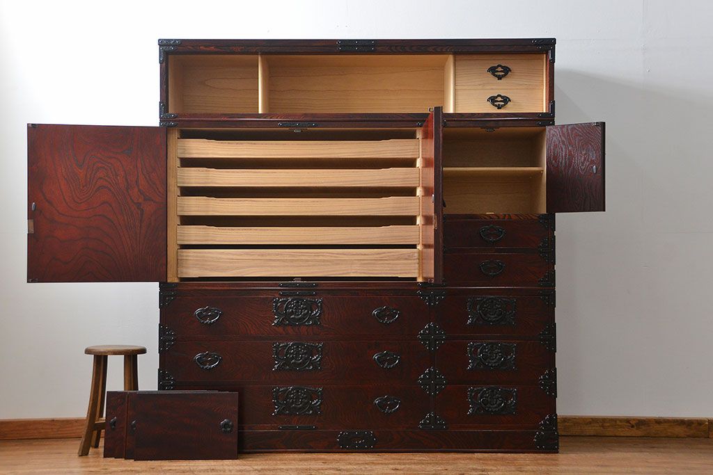 中古　伝統工芸品 岩谷堂箪笥　特大整理箪笥　定価約130万円(衣装箪笥、チェスト)