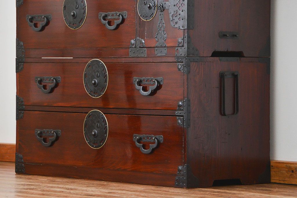 古民具・骨董 極上美品　蝶覆輪金具　前面栗材　米沢箪笥(時代箪笥)　