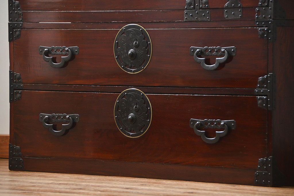 古民具・骨董 極上美品　蝶覆輪金具　前面栗材　米沢箪笥(時代箪笥)　