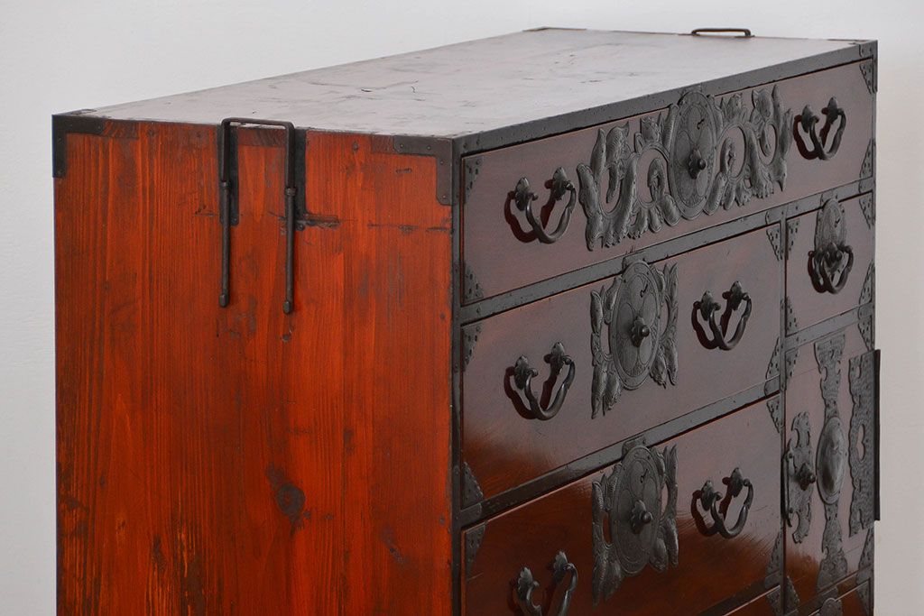 アンティーク家具　古民具・骨董 前面欅材　漆のキレイな仙台箪笥　(時代箪笥)
