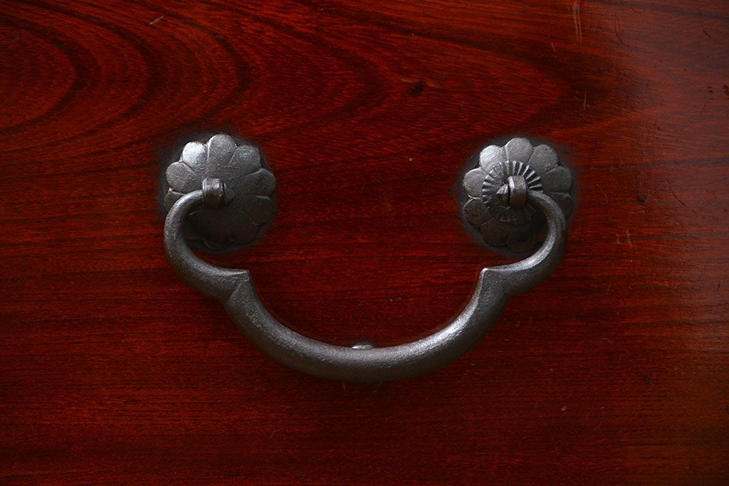 アンティーク家具　古民具・骨董 前面欅材　漆のキレイな仙台箪笥　(時代箪笥)