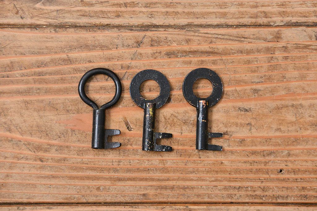 アンティーク家具　古民具・骨董 前面欅材　漆のキレイな仙台箪笥　(時代箪笥)