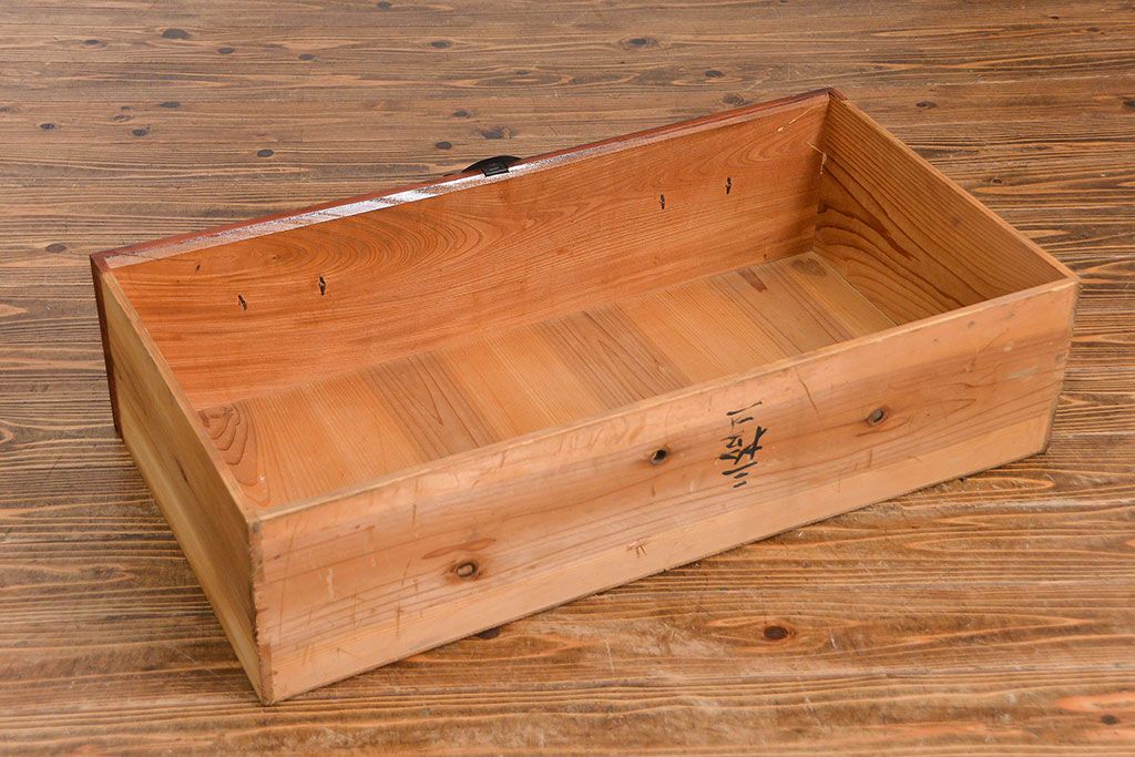 アンティーク家具　古民具・骨董 前面欅材　漆のキレイな仙台箪笥　(時代箪笥)