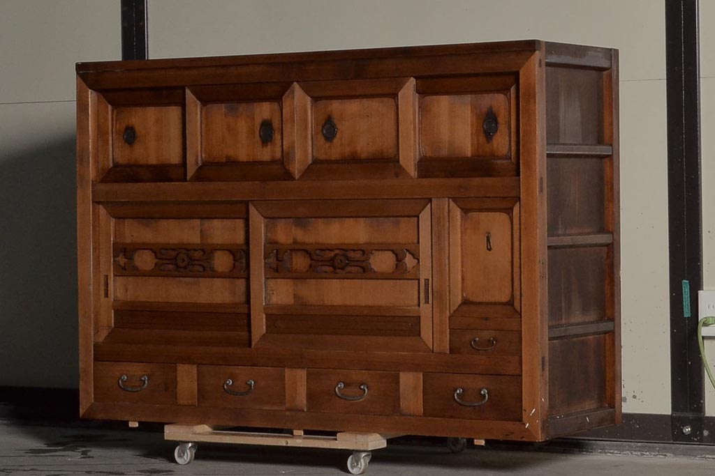 アンティーク家具　檜材　造りが凝っている五尺水屋箪笥サイドボード(R-036343)