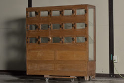 アンティーク家具　明治期　重厚感抜群の近江水屋箪笥キャビネット(収納棚、戸棚、重ね箪笥)(R-036291)