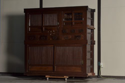 アンティーク家具　丸桟引き戸の六尺水屋箪笥キャビネット(収納棚)(R-036672)