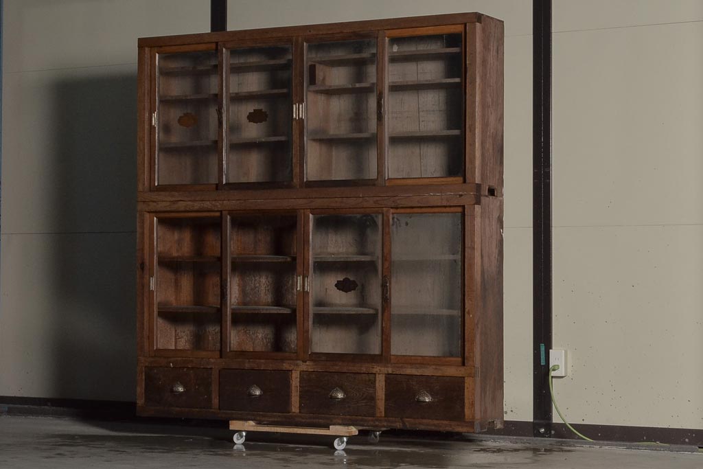 アンティーク家具　大正昭和初期　重ね　4枚引き戸キャビネット(食器棚、収納棚)(R-036669)