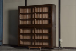 アンティーク家具　前面ヒノキ材　ガラス戸のシンプルなキャビネット(収納棚、飾り棚)(R-036657)