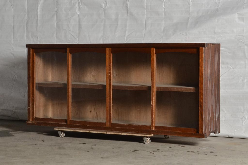 アンティーク家具　昭和初期　4枚引き戸の収納棚(飾り棚、戸棚、リビングボード)(R-037129)