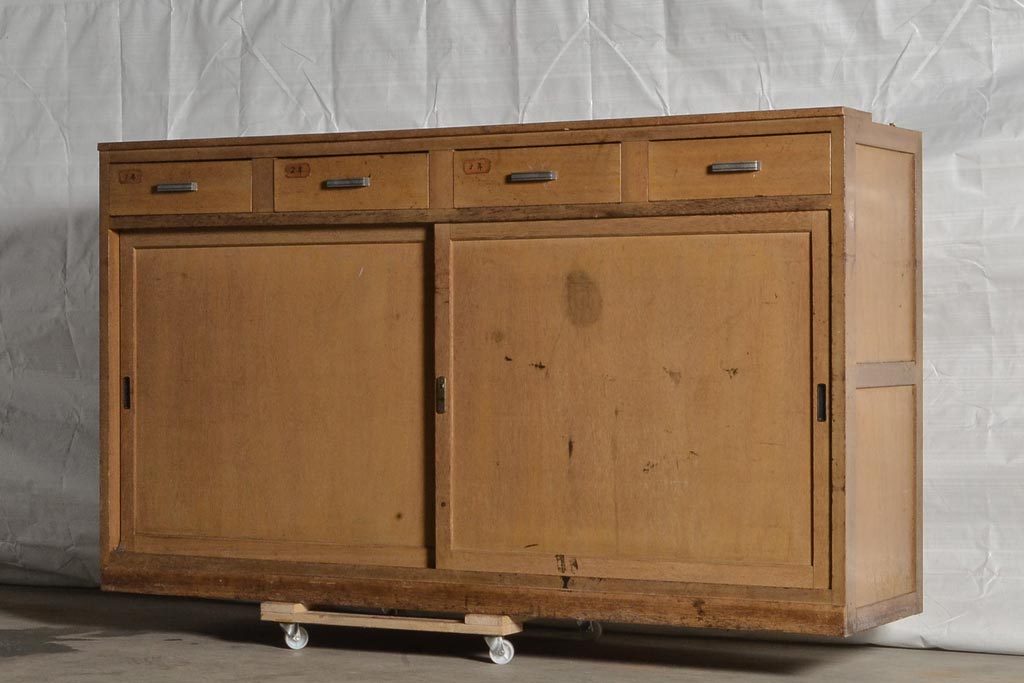 レトロ家具　昭和中期　レトロなデザインがおしゃれな木製キャビネット(戸棚、サイドボード、収納棚、カウンター)(R-037166)