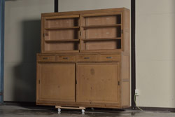 アンティーク家具　昭和中期　レトロな佇まいがおしゃれなキャビネット(収納棚、食器棚、飾り棚)(R-036715)