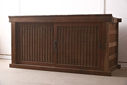 アンティーク家具　和製アンティーク　和モダンな縦桟引き戸の水屋箪笥サイドボード(収納棚、戸棚)(R-037283)