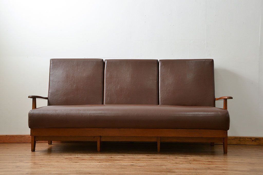レトロ家具　アンティーク 1960年代　珍しいデザインのレトロで重厚なナラ材3Pソファ