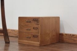 レトロ家具　昭和レトロ 古い木味のシンプルなアンティーク三段小引き出し