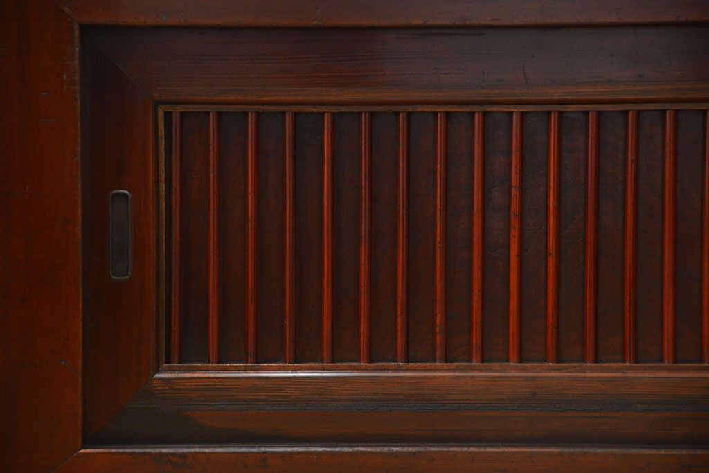アンティーク家具　古民具・骨董 縦桟引き戸!モダンな時代箪笥ローボード(テレビボード、水屋箪笥、テレビ台、キャビネット、収納棚)