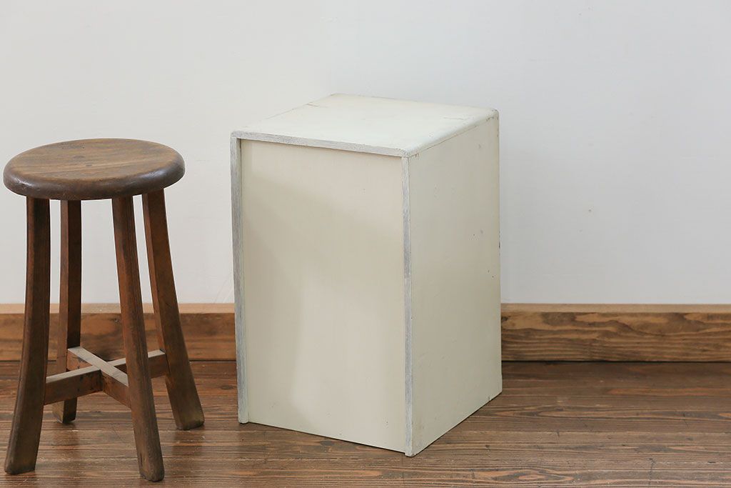 レトロ家具　昭和レトロ ペンキのはげた五段小引き出し