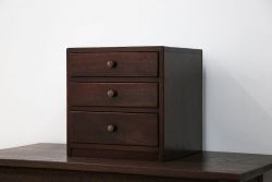 レトロ家具　昭和レトロ 古い木のシンプルなアンティーク三段小引き出し