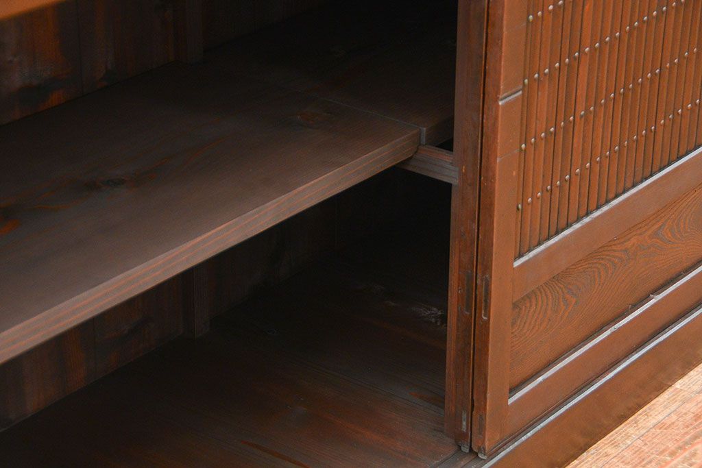 アンティーク家具　アンティーク 丸桟仕上げのモダンな6尺水屋箪笥 (キャビネット、食器棚、戸棚)