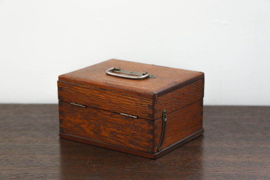 アンティーク雑貨　昭和レトロ 古いナラ材の小さな印鑑箱 (収納箱)
