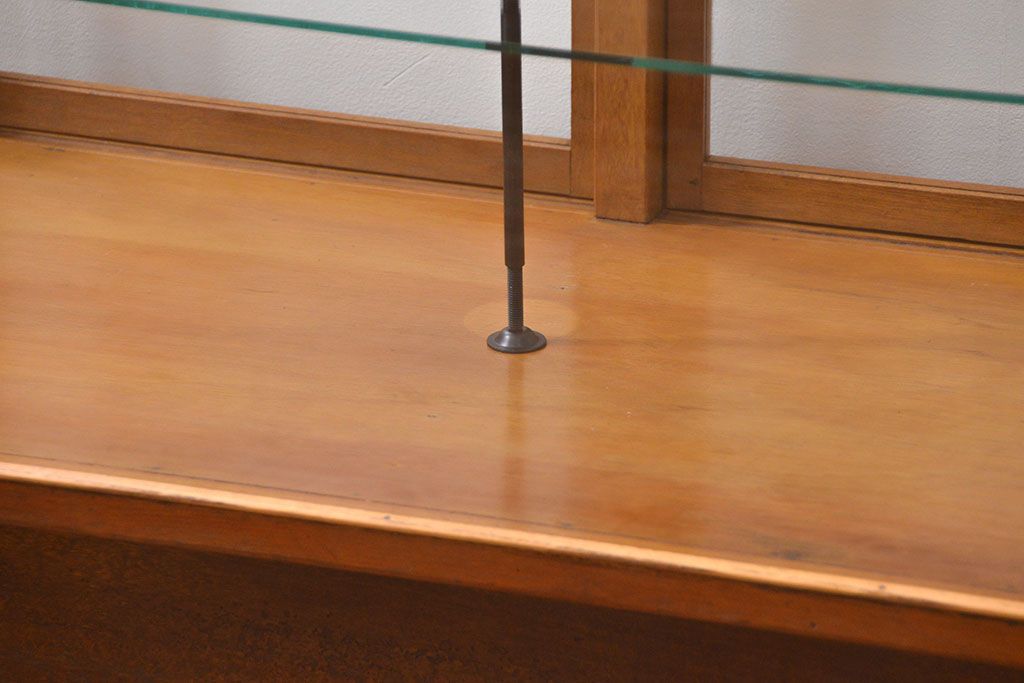 アンティーク家具　アンティーク 引き出し付き　四枚引き戸のガラスケース(ショーケース)