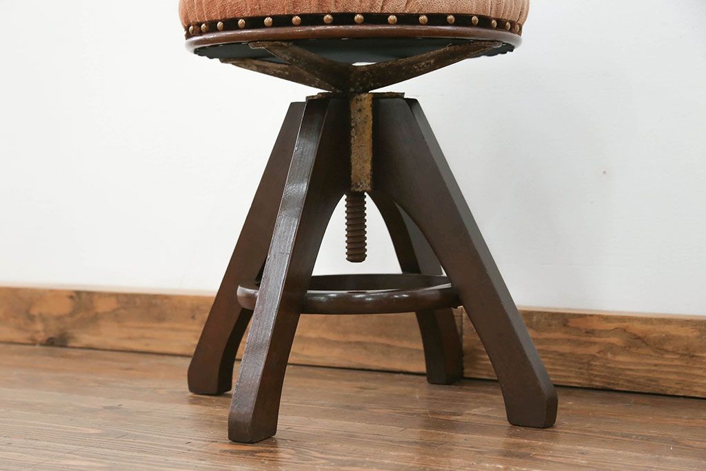 アンティーク家具　アンティーク 古いブナ材の上質な回転スツール(回転イス、回転椅子)