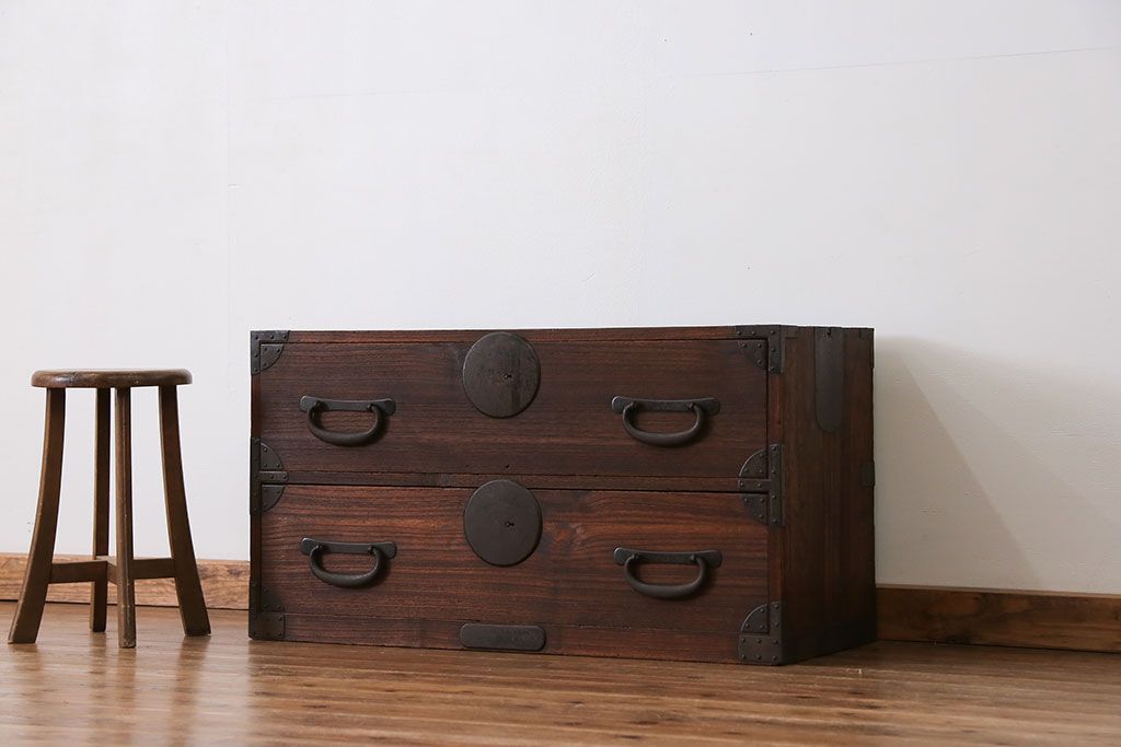 アンティーク家具　古民具・骨董 大きな丸金具の時代箪笥ローボード (ローチェスト)