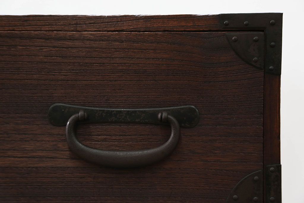 アンティーク家具　古民具・骨董 大きな丸金具の時代箪笥ローボード (ローチェスト)