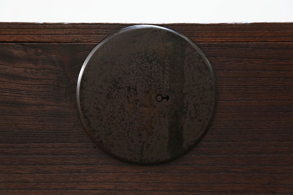 アンティーク家具　古民具・骨董 大きな丸金具の時代箪笥ローボード (ローチェスト)
