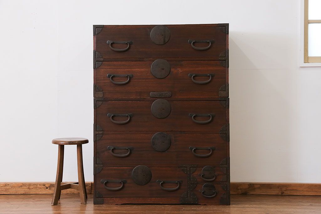 アンティーク家具　古民具・骨董 大きな丸金具の時代箪笥ローボード (ローチェスト)