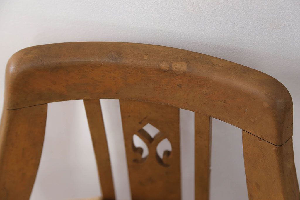 アンティーク家具　アンティーク かわいいデザインの小振りな回転イス (ドクターチェア、椅子)