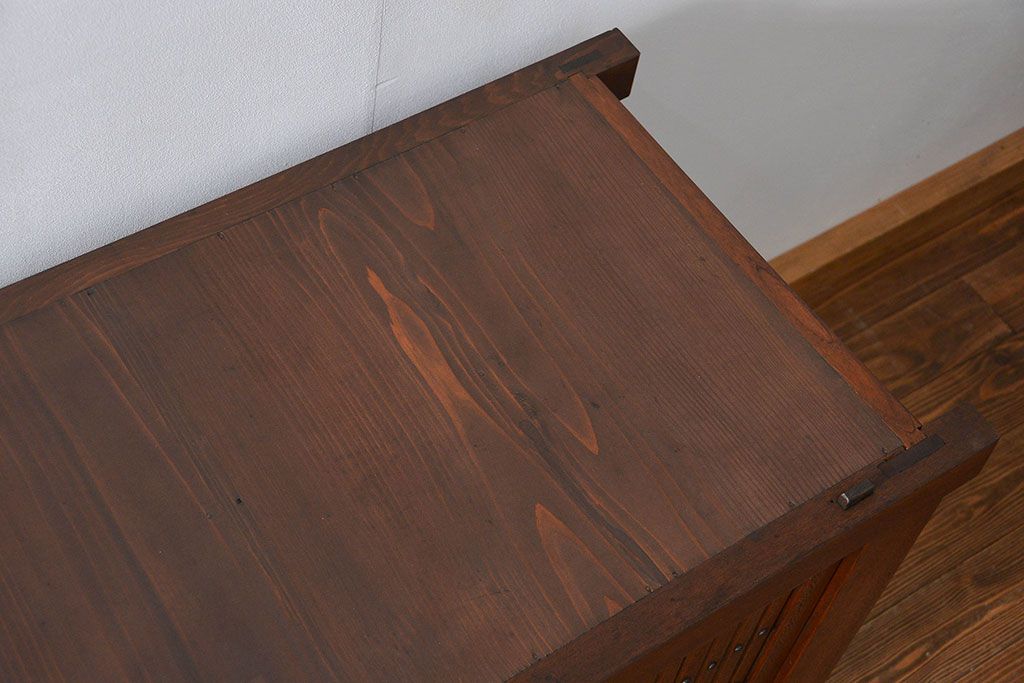 アンティーク家具　アンティーク 前面欅材!重厚な六尺水屋箪笥(食器棚、収納棚)