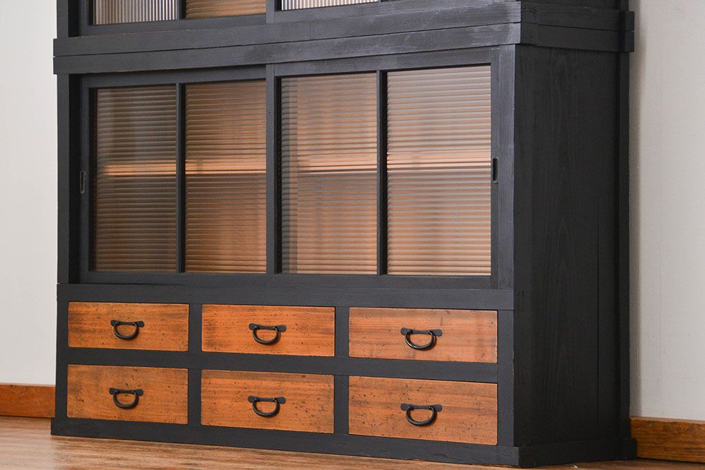 アンティーク家具　アンティークペイント モールガラス二段重ね収納棚(飾り棚、食器棚)