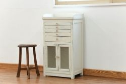 アンティーク家具　アンティークペイント ガラスの取っ手付き ダイヤガラスデンタルキャビネット(1)(収納棚、ケビント)