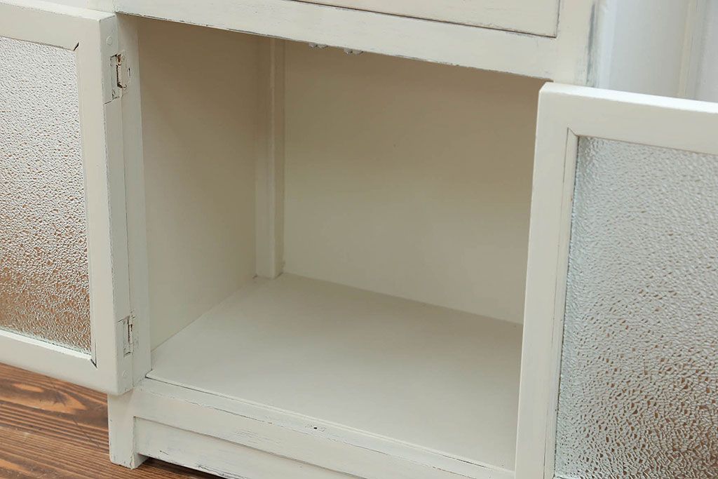 アンティーク家具　アンティークペイント ガラスの取っ手付き ダイヤガラスデンタルキャビネット(1)(収納棚、ケビント)