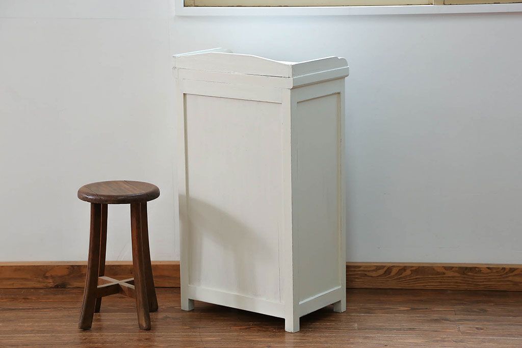 アンティーク家具　アンティークペイント ガラスの取っ手付き ダイヤガラスデンタルキャビネット(1)(収納棚、ケビント)