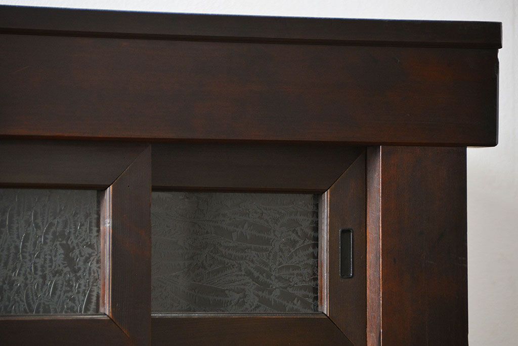アンティーク家具　アンティーク 結霜ガラス入り!モダンな四尺水屋箪笥(食器棚、茶箪笥)