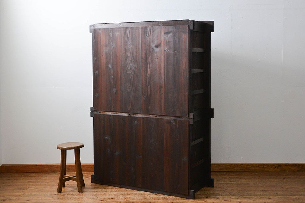 アンティーク家具　アンティーク 結霜ガラス入り!モダンな四尺水屋箪笥(食器棚、茶箪笥)