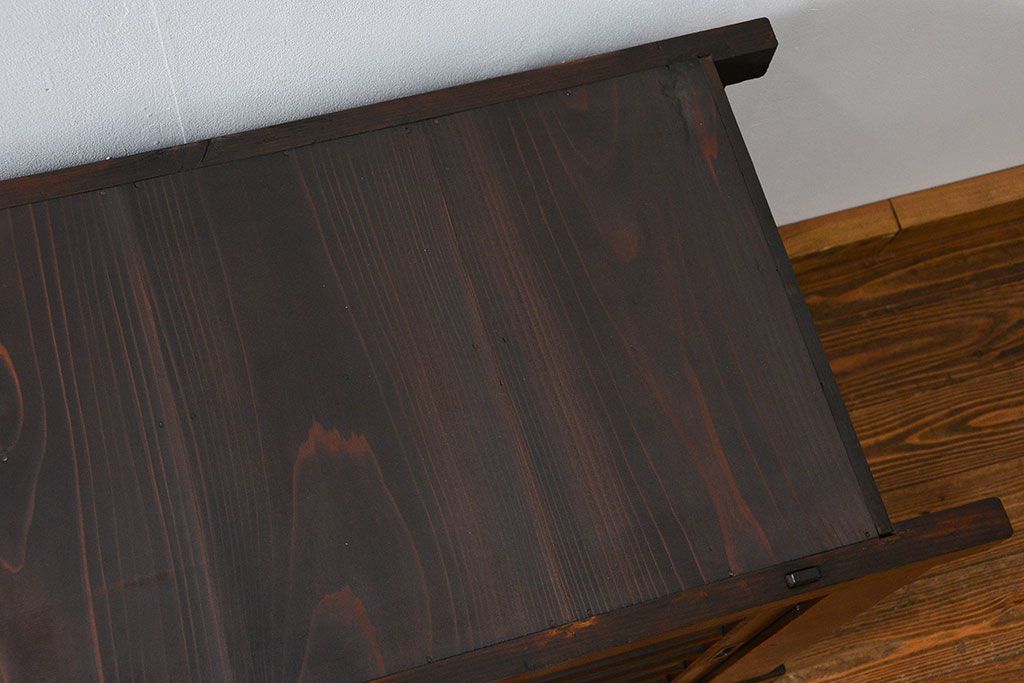 アンティーク家具　アンティーク 結霜ガラス入り!モダンな四尺水屋箪笥(食器棚、茶箪笥)