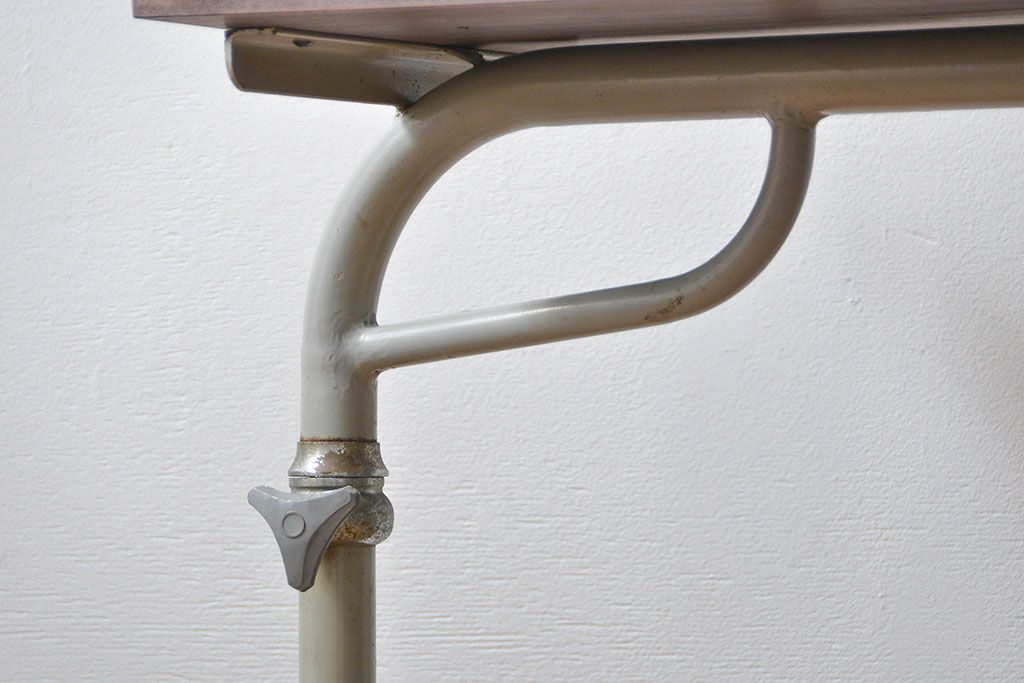 アンティーク家具　古い病院の天板無垢材の伸縮鉄脚テーブル2(作業台/キャスター付き)(サイドテーブル)