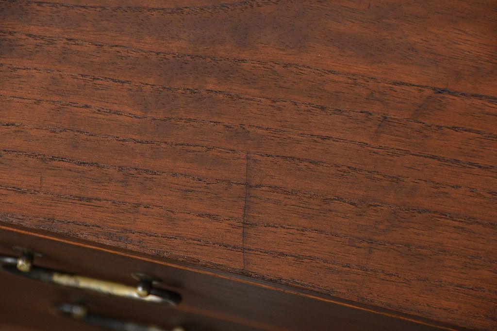 アンティーク家具　アンティーク 上質な造りの桐材鉄脚ローチェスト(2、桐箪笥、桐たんす) (ローボード、桐箪笥、桐たんす)