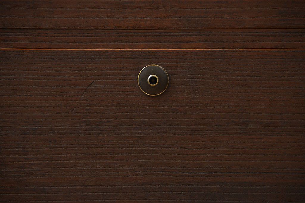アンティーク家具　アンティーク 上質な造りの桐材鉄脚ローチェスト(2、桐箪笥、桐たんす) (ローボード、桐箪笥、桐たんす)